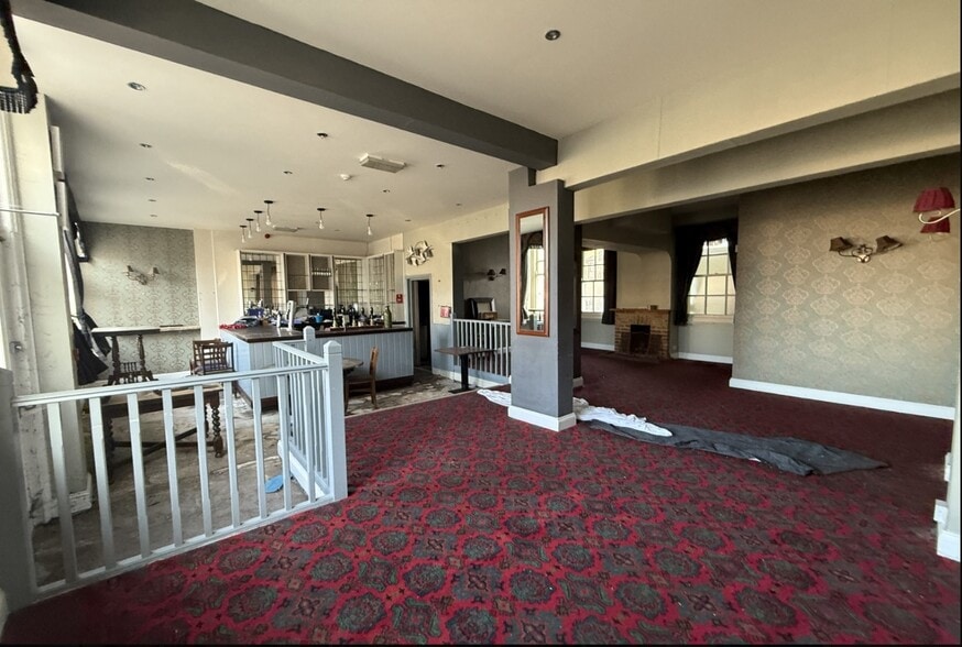 2 The Square, Storrington for lease - Interior Photo - Image 2 of 9