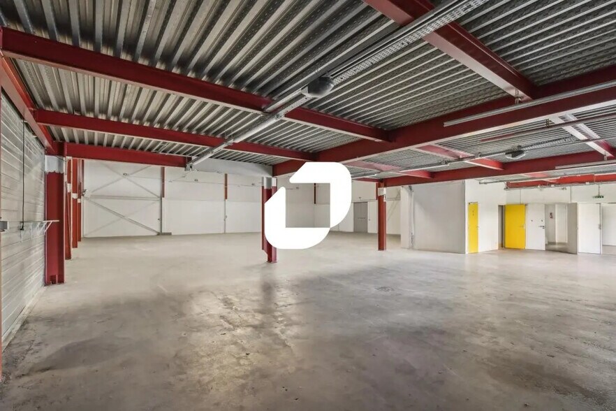 Flex in Créteil for lease - Interior Photo - Image 3 of 10