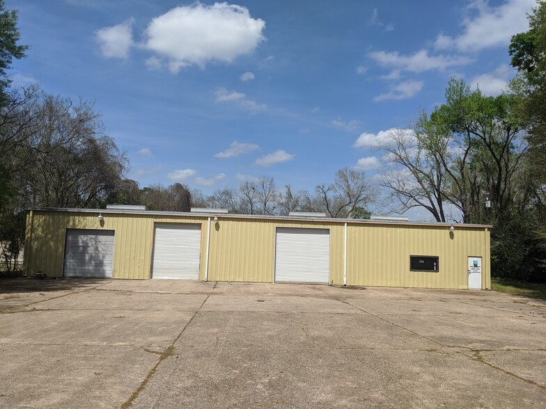 105 Hubert St, Cleveland, TX for lease - Building Photo - Image 1 of 8