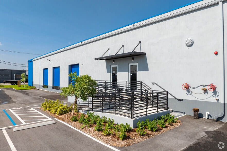 7100 NW 36th Ave, Miami, FL for lease - Building Photo - Image 3 of 20