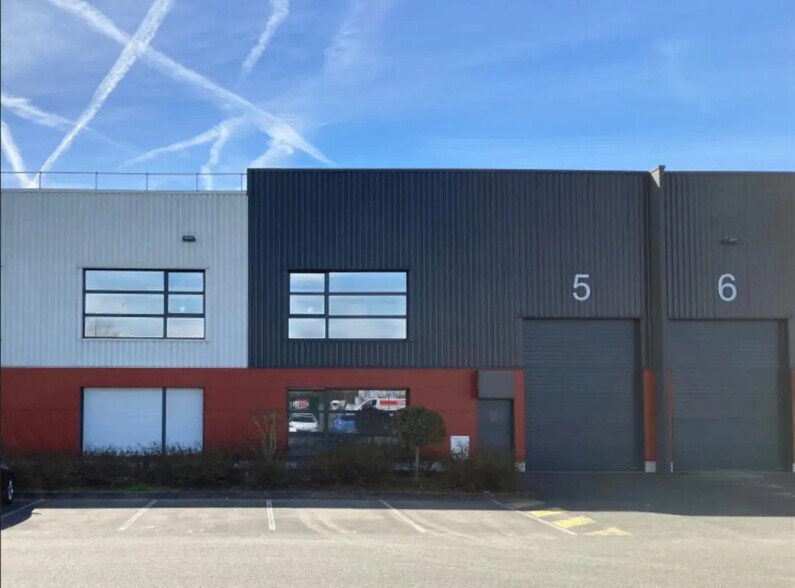 Office in Gellainville for lease - Building Photo - Image 2 of 6