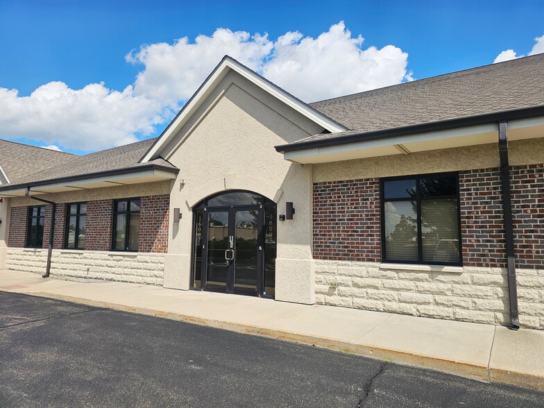 16007 Executive Dr, Crest Hill, IL for sale - Building Photo - Image 1 of 11