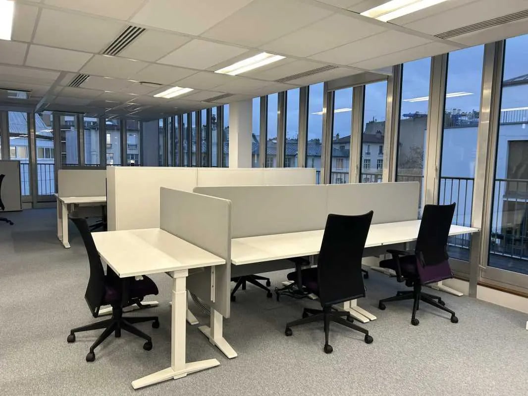 Office in Paris for lease Interior Photo- Image 1 of 10