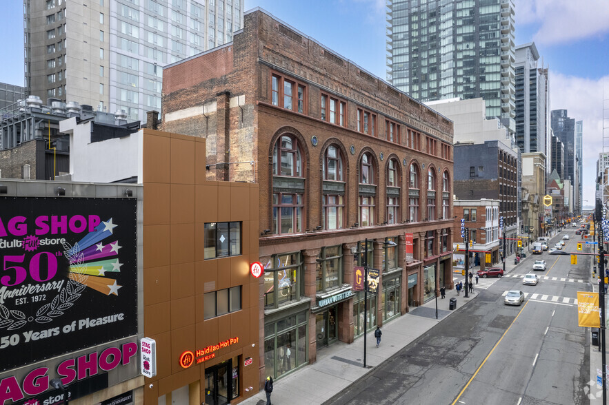 225-229 Yonge St, Toronto, ON for lease - Building Photo - Image 2 of 4