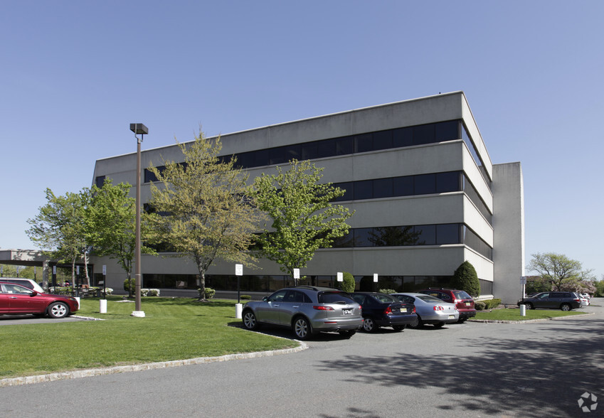 100 Metroplex Dr, Edison, NJ for lease - Building Photo - Image 2 of 6