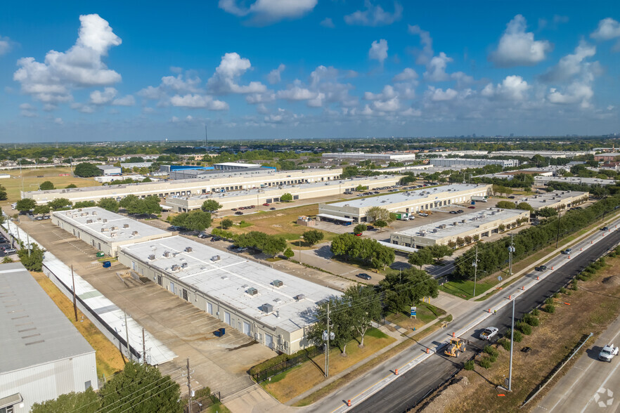 10010 W Sam Houston Pky S, Houston, TX for lease - Building Photo - Image 1 of 21