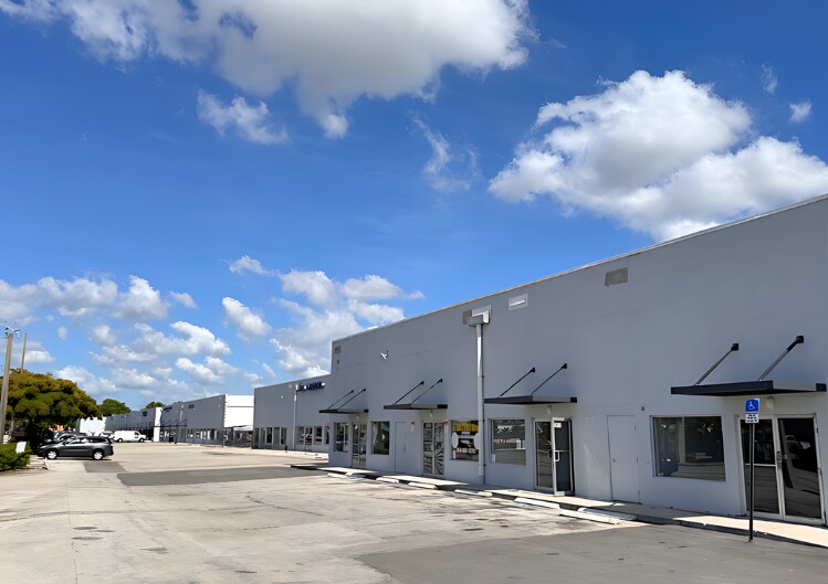 3927-3999 NW 19th St, Lauderdale Lakes, FL for lease - Building Photo - Image 1 of 5