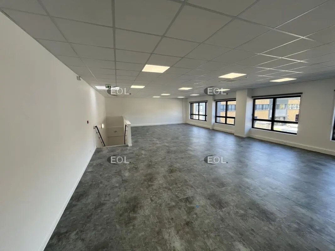 Flex in Trappes for lease Building Photo- Image 1 of 5