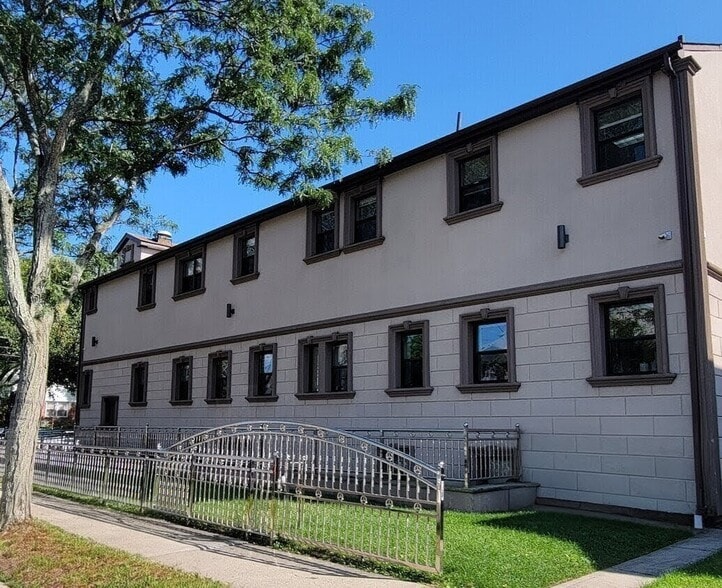 16040 78th Rd, Flushing, NY for lease - Building Photo - Image 1 of 10