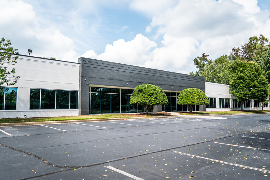 11560 Great Oaks Way, Alpharetta, GA for lease - Building Photo - Image 1 of 23