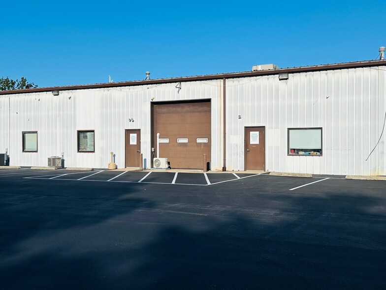 4949 Queen St, Harrisburg, PA for lease - Building Photo - Image 1 of 8