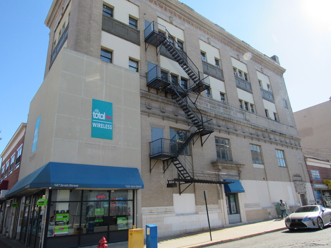 147 Smith St, Perth Amboy, NJ for lease Building Photo- Image 1 of 5