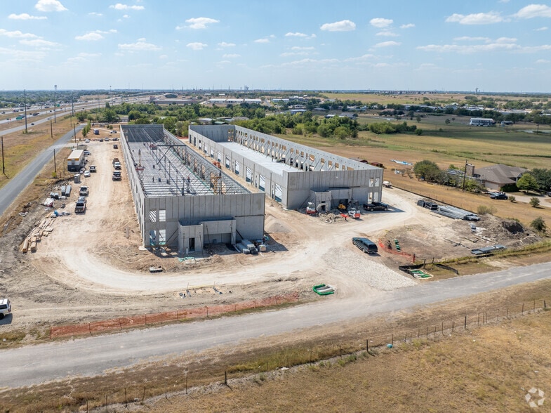 1433 Chris Ln, Pflugerville, TX for lease - Building Photo - Image 3 of 4