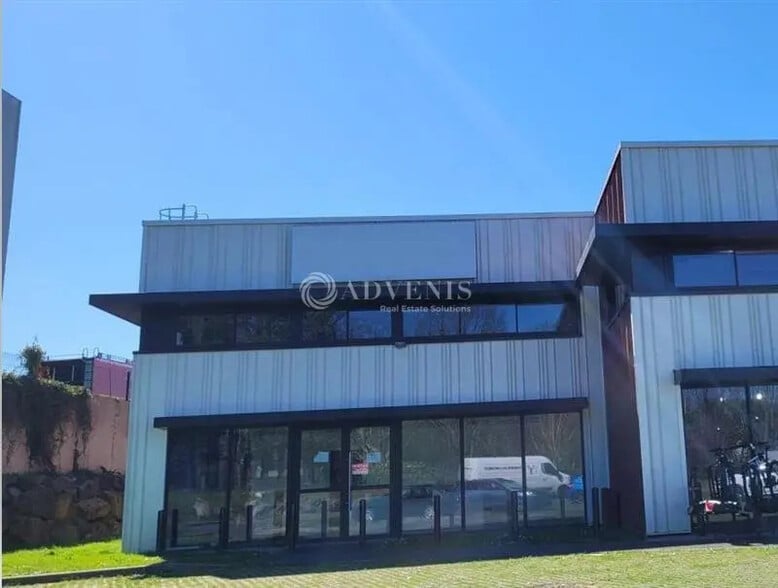 Flex in Carquefou for lease - Building Photo - Image 1 of 3