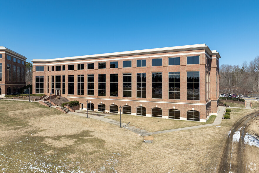 4991 Lake Brook Dr, Glen Allen, VA for lease - Primary Photo - Image 1 of 4