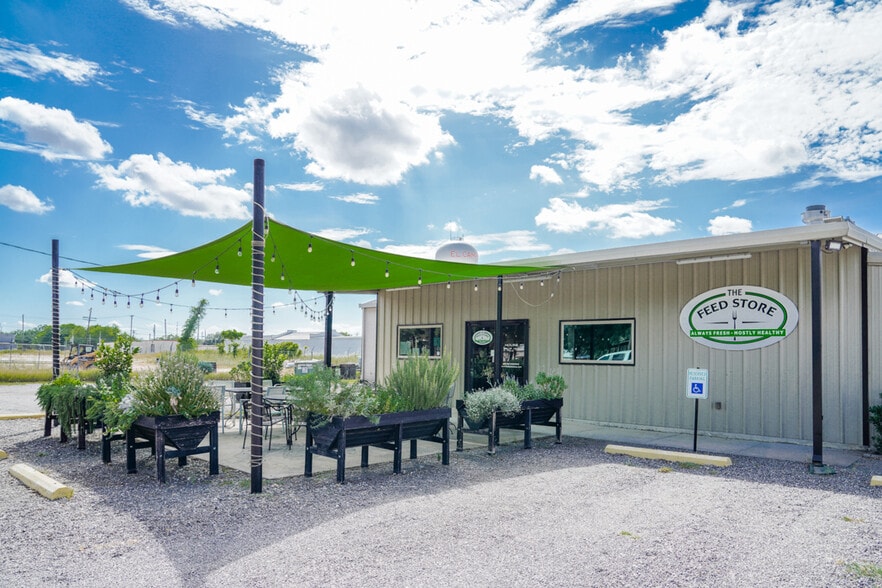 210 W Railroad St, El Campo, TX for sale - Building Photo - Image 3 of 20