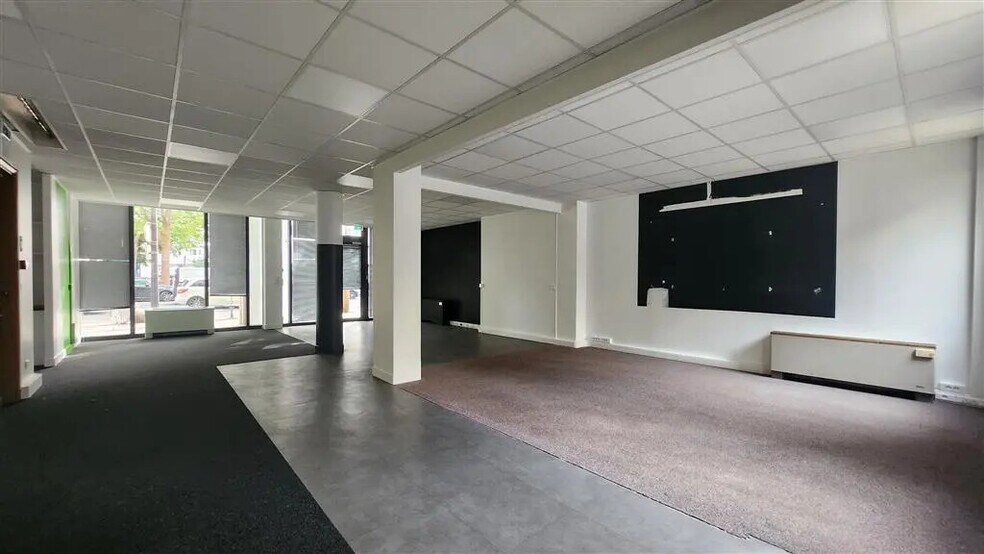 Office in Paris for lease - Building Photo - Image 1 of 9