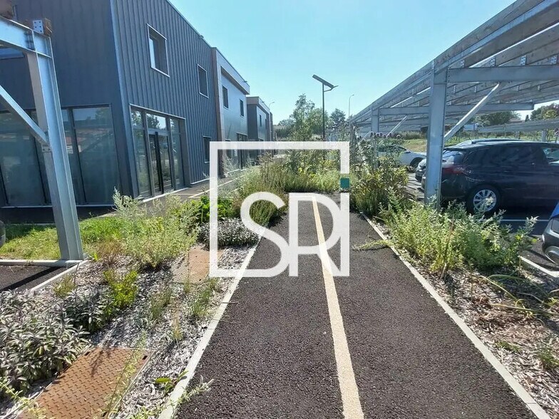 Office in Pont-du-Château for lease - Building Photo - Image 1 of 22