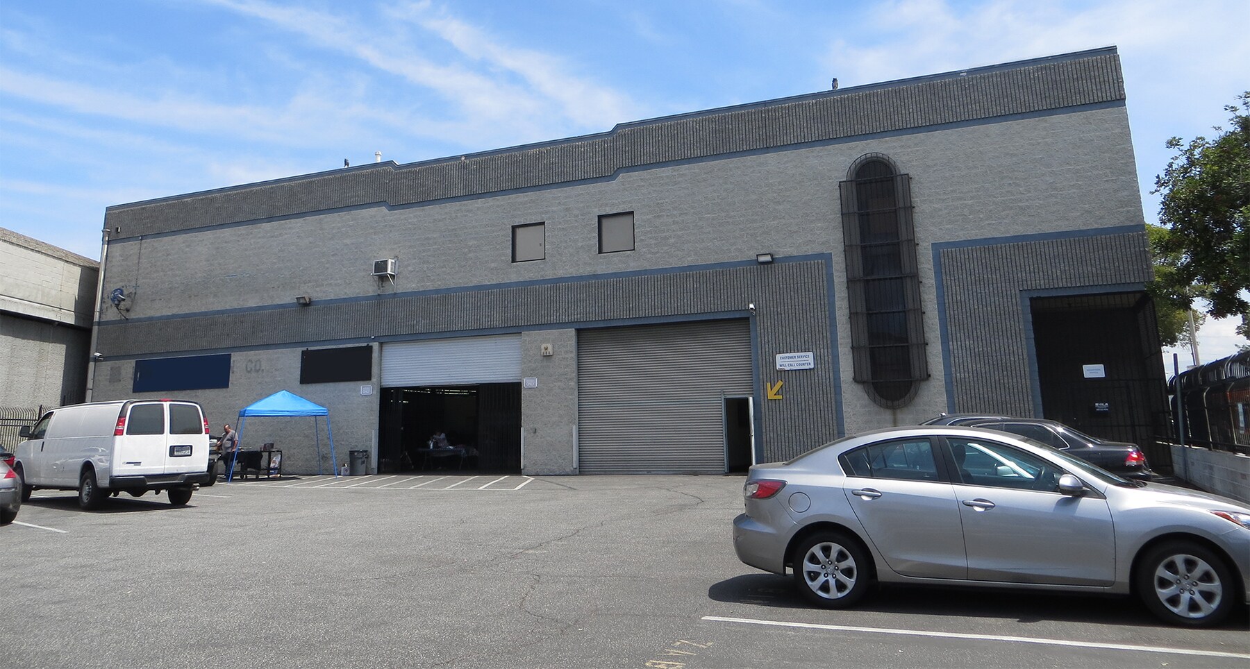 3957 S Hill St, Los Angeles, CA for lease Building Photo- Image 1 of 6