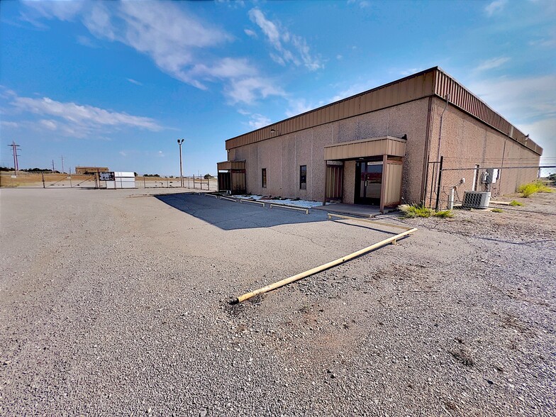 1717 S 28th St, Clinton, OK for lease - Building Photo - Image 1 of 26