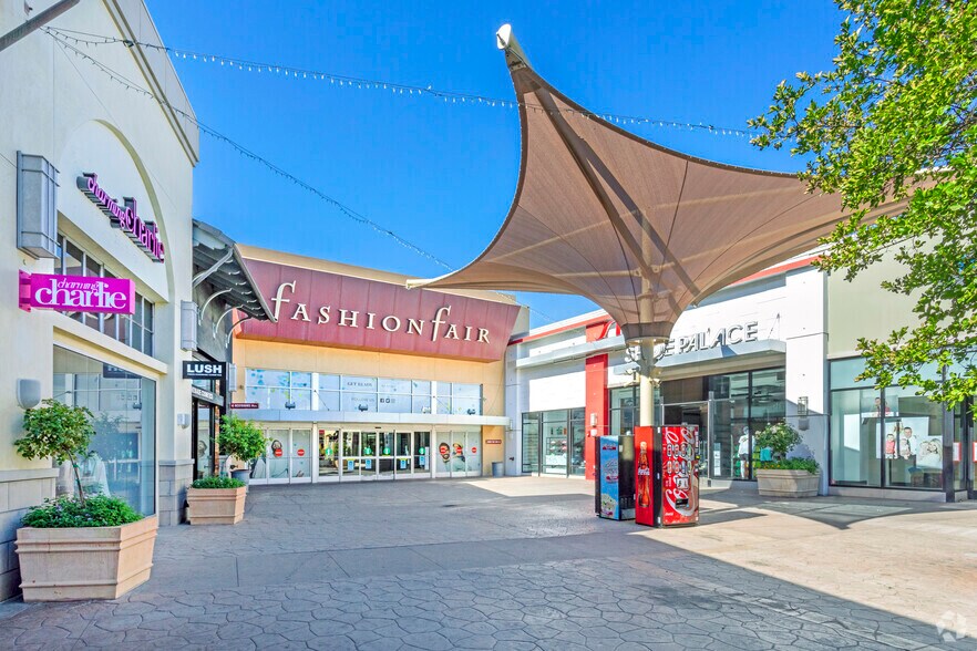 559-707 E Shaw Ave, Fresno, CA for sale - Building Photo - Image 1 of 1