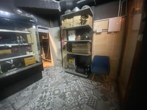 Retail in Barcelona, Barcelona for lease Interior Photo- Image 2 of 3