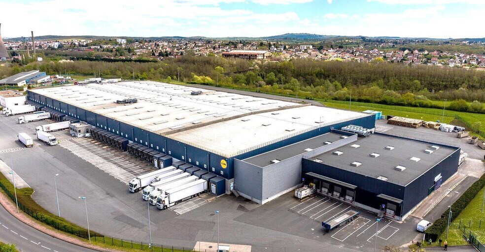 Industrial in Montceau-les-Mines for lease - Building Photo - Image 2 of 4