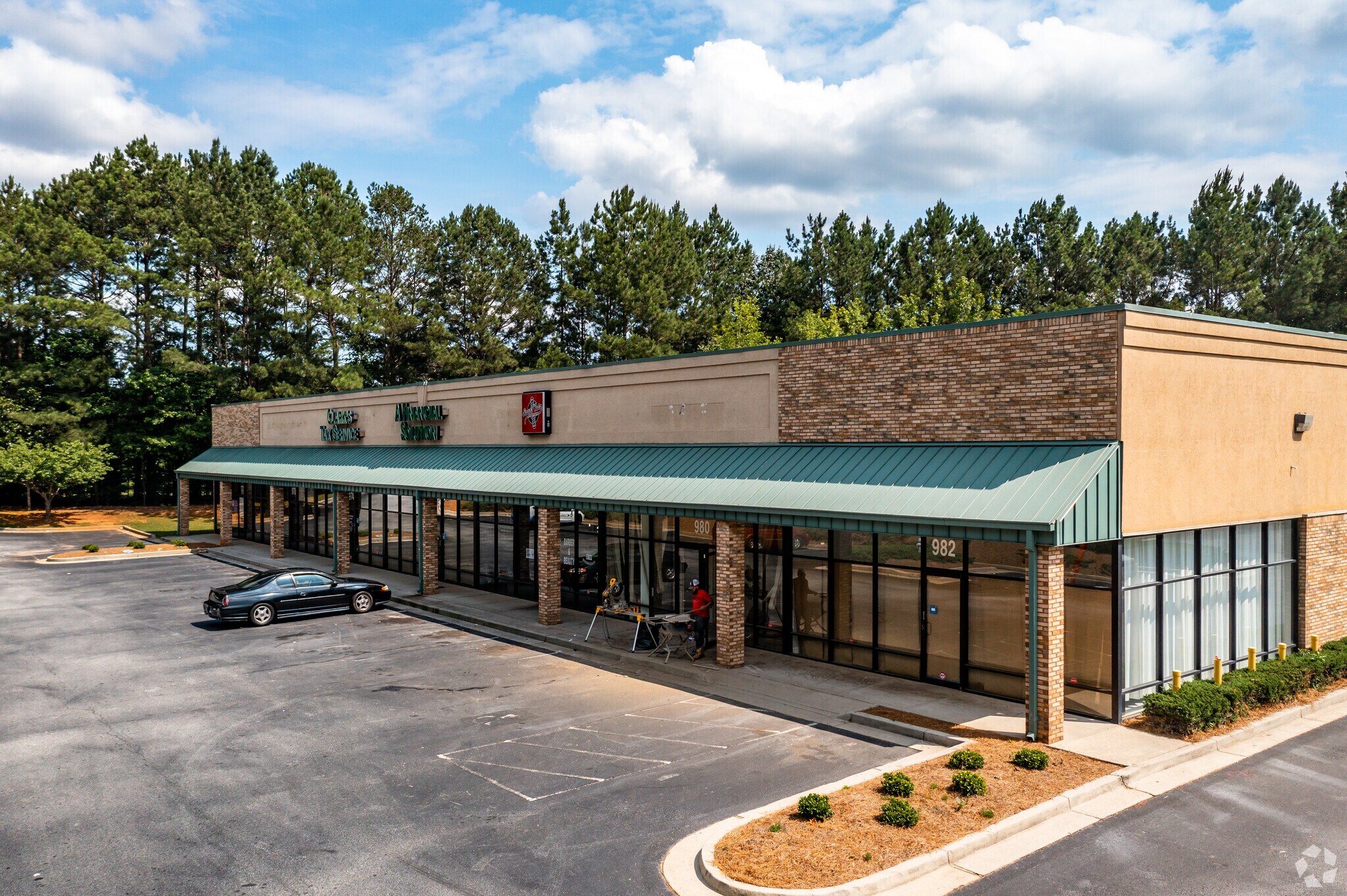 970-984 Pointe South Pky, Jonesboro, GA for sale Primary Photo- Image 1 of 1