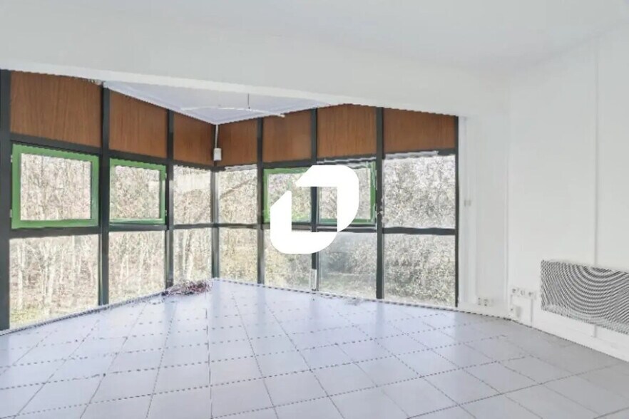 Office in Lognes for lease - Interior Photo - Image 2 of 8