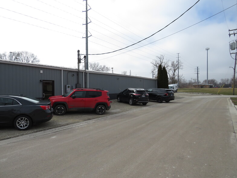 300 W Joliet St, Ottawa, IL for lease - Building Photo - Image 3 of 17