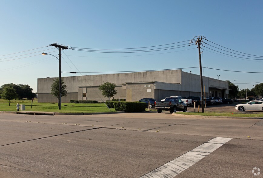 1305 W Crosby Rd W, Carrollton, TX for sale - Primary Photo - Image 1 of 1