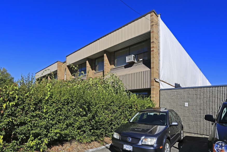 6866 Russell Av, Burnaby, BC for lease - Primary Photo - Image 1 of 9