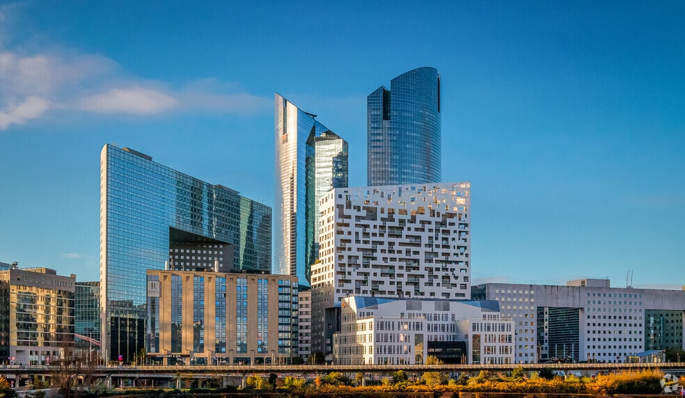 Office in Puteaux for lease - Building Photo - Image 2 of 5