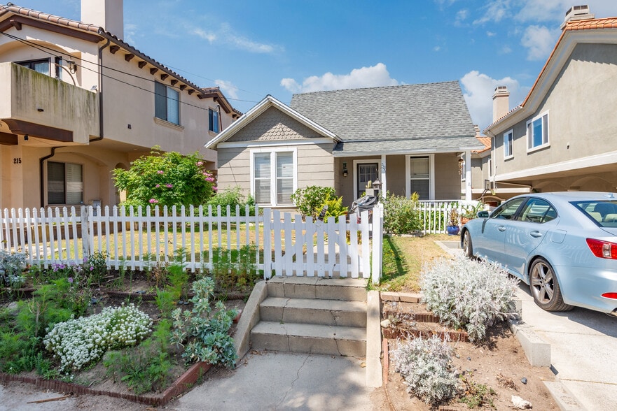213 S Francisca Ave, Redondo Beach, CA for sale - Building Photo - Image 2 of 26