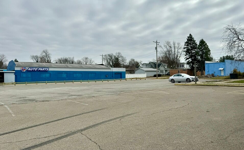 118 E Court St, Paris, IL for sale - Building Photo - Image 3 of 36