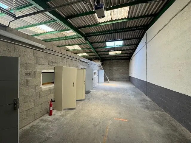 Industrial in Saint-Étienne for lease - Interior Photo - Image 3 of 9