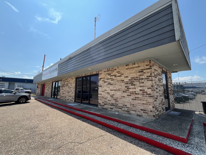 1102 Strand St, Galveston, TX for sale - Building Photo - Image 2 of 18