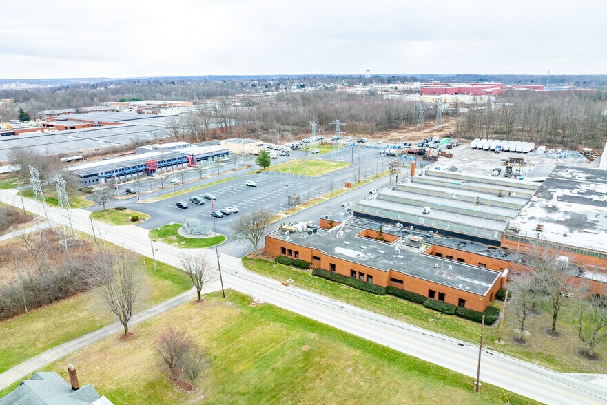 3821 Crum Rd, Youngstown, OH 44515