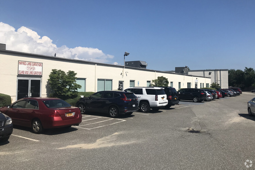 99 Lafayette Dr, Syosset, NY for lease - Building Photo - Image 2 of 4