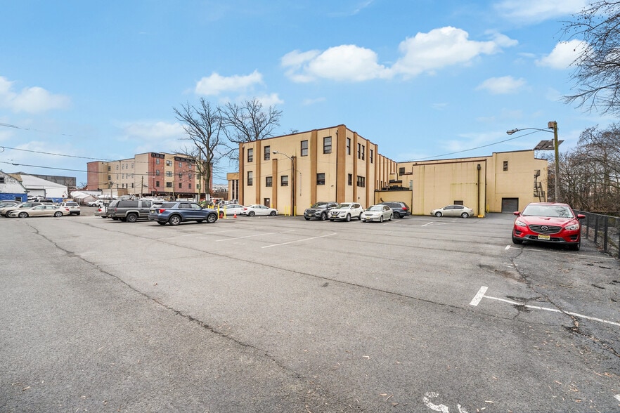 46 Farrand St, Bloomfield, NJ for sale - Building Photo - Image 2 of 38