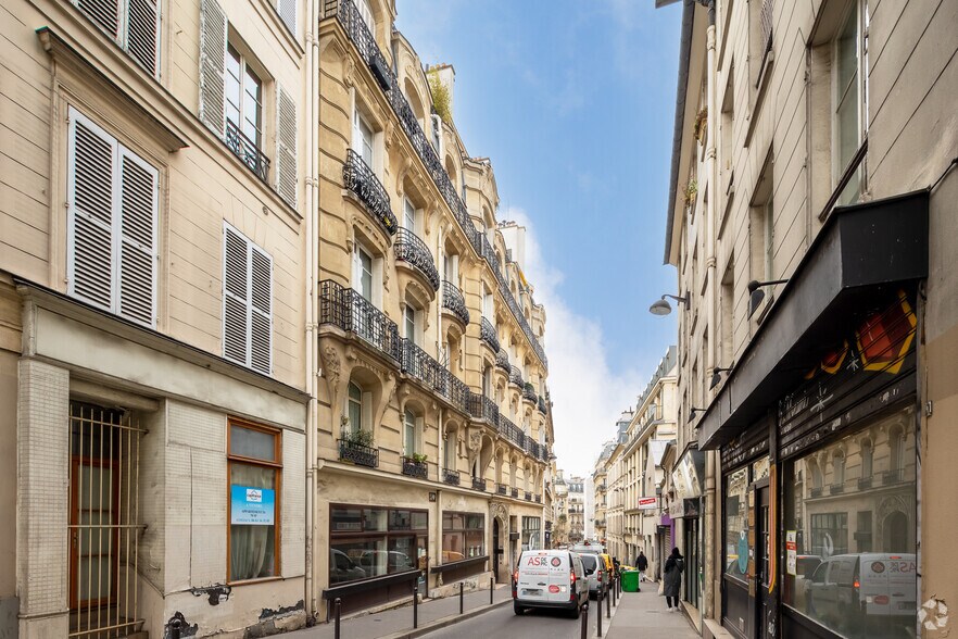 10-12 Rue Rodier, Paris for sale - Building Photo - Image 3 of 4