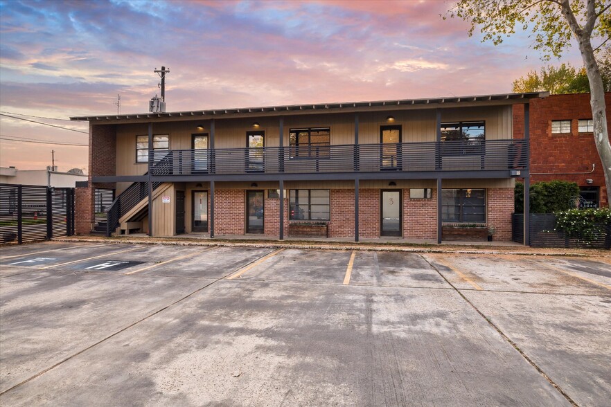 2412 Bartlett St, Houston, TX for lease - Building Photo - Image 3 of 27