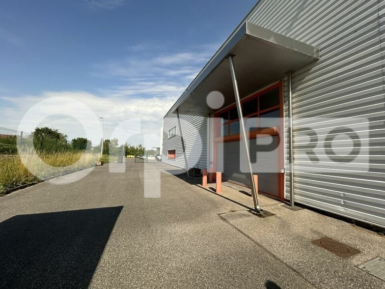 Retail in Compiègne for lease - Building Photo - Image 2 of 4