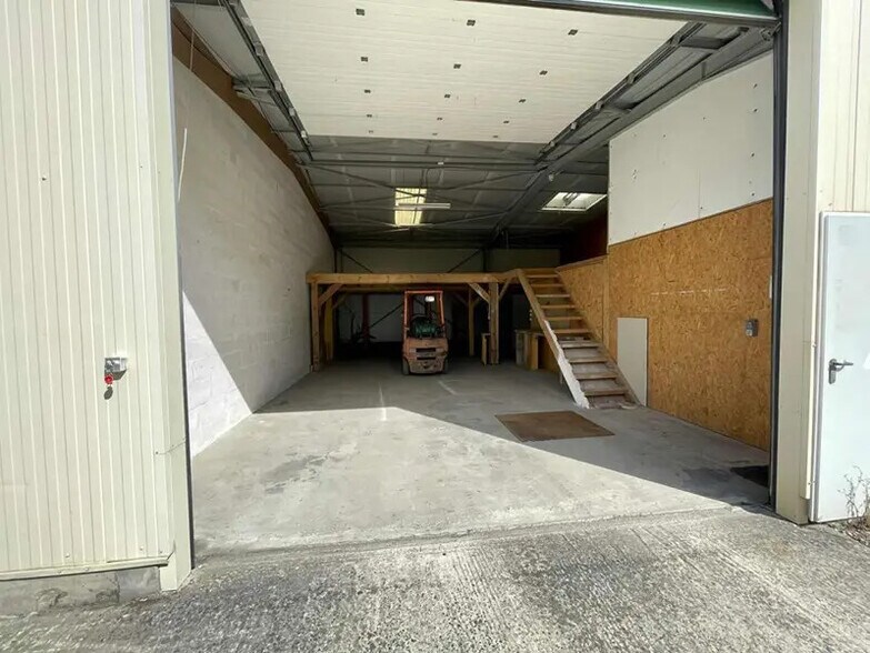 Industrial in Senlis for lease - Building Photo - Image 1 of 7