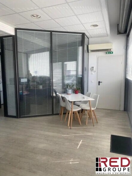 Flex in Meyreuil for lease - Building Photo - Image 2 of 5