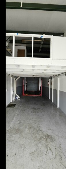 1133 Industrial Blvd, Naples, FL for lease - Interior Photo - Image 3 of 5