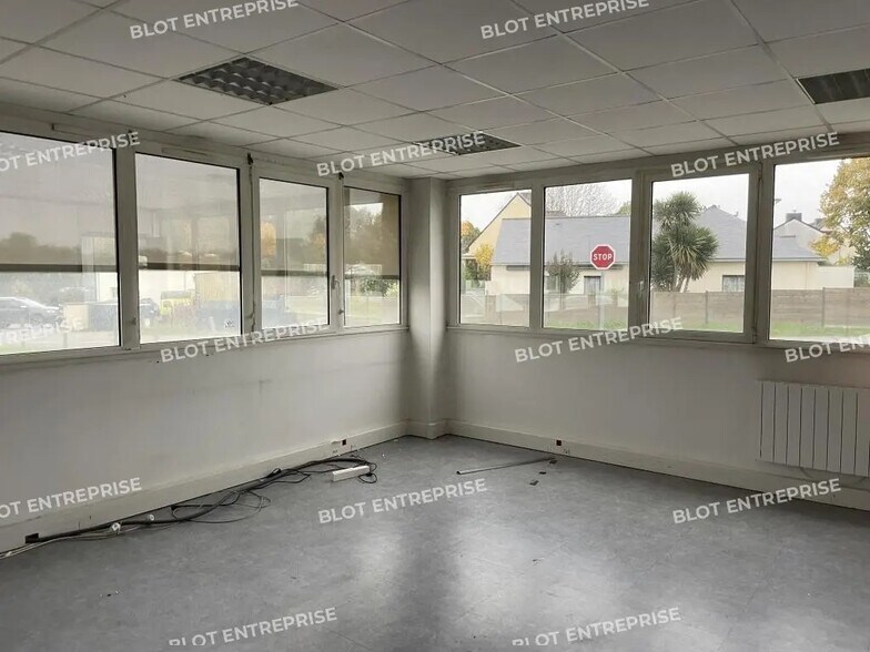 Office in Bruz for sale - Interior Photo - Image 1 of 3