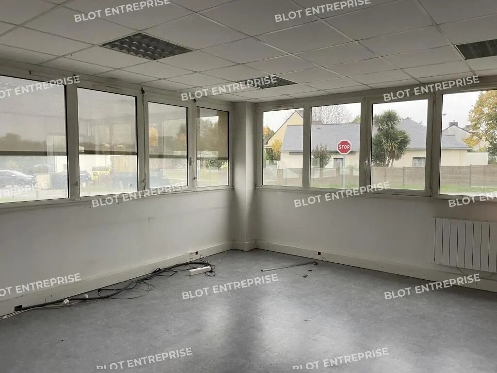 Office in Bruz for sale Interior Photo- Image 1 of 4