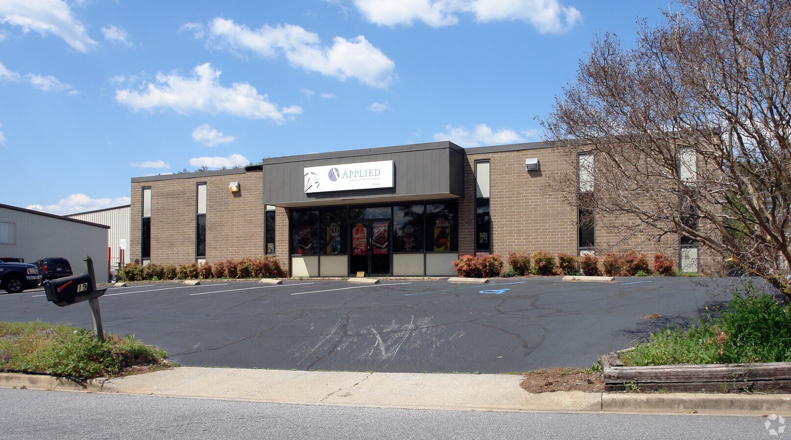 19 Airview Dr, Greenville, SC 29607