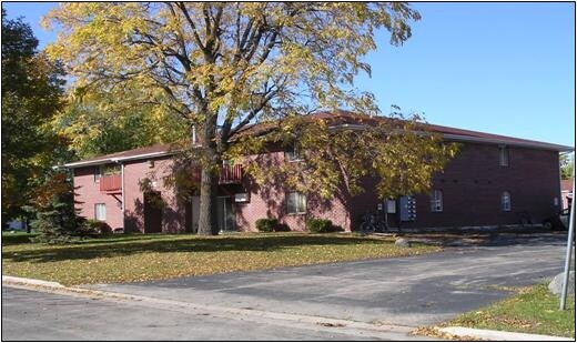 101-110 Cimarron Ct, Oshkosh, WI for sale - Primary Photo - Image 1 of 1